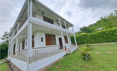 En Venta Casa Campestre Lote 647 m2 San Joaquin, Conjunto Cerrado