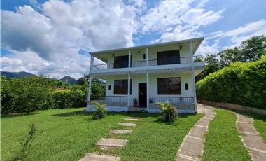 En Venta Casa Campestre Lote 647 m2 San Joaquin, Conjunto Cerrado