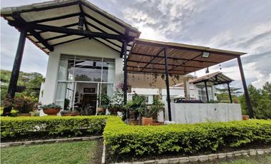 En Venta Casa Campestre en Conjunto 4.520 m2, La Mesa Cundinamarca