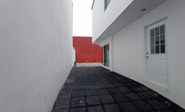 Casa Sola en Lomas de Tzompantle Cuernavaca - ROQ-1334-Cs