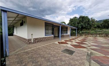 En Venta Casa Campestre 490 m2 en San Javier, La Mesa Cundinamarca