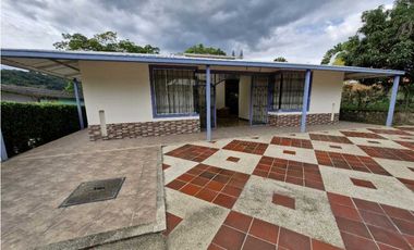 En Venta Casa Campestre 490 m2 en San Javier, La Mesa Cundinamarca