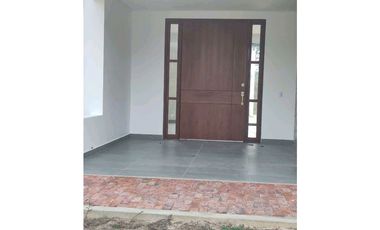 En Venta Casa Campestre con Piscina 1.520 m2, La Mesa Cund.