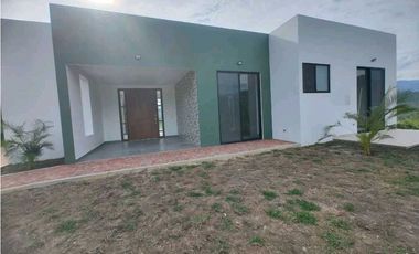 En Venta Casa Campestre con Piscina 1.520 m2, La Mesa Cund.