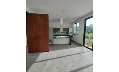 En Venta Casa Campestre con Piscina 1.520 m2, La Mesa Cund.