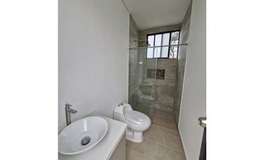 En Venta Casa Campestre con Piscina 1.520 m2, La Mesa Cund.