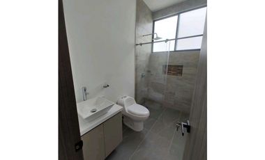 En Venta Casa Campestre con Piscina 1.520 m2, La Mesa Cund.