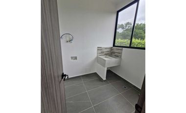En Venta Casa Campestre con Piscina 1.520 m2, La Mesa Cund.