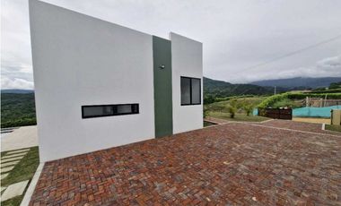 En Venta Casa Campestre con Piscina 1.520 m2, La Mesa Cund.