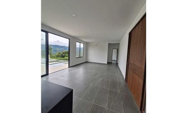 En Venta Casa Campestre con Piscina 1.520 m2, La Mesa Cund.