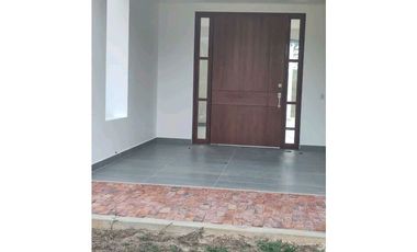 En Venta Casa Campestre con Piscina 1.520 m2, La Mesa Cund.