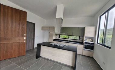 En Venta Casa Campestre con Piscina 1.520 m2, La Mesa Cund.