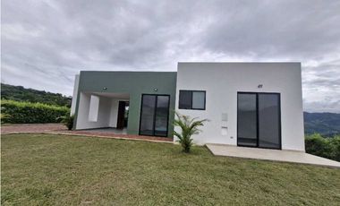 En Venta Casa Campestre con Piscina 1.520 m2, La Mesa Cund.