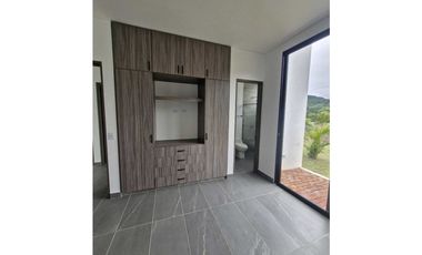 En Venta Casa Campestre con Piscina 1.520 m2, La Mesa Cund.