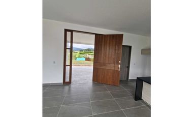 En Venta Casa Campestre con Piscina 1.520 m2, La Mesa Cund.
