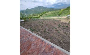 En Venta Casa Campestre con Piscina 1.520 m2, La Mesa Cund.