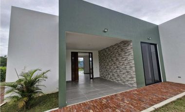 En Venta Casa Campestre con Piscina 1.520 m2, La Mesa Cund.