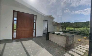 En Venta Casa Campestre con Piscina 1.520 m2, La Mesa Cund.