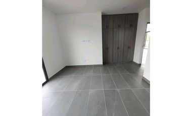 En Venta Casa Campestre con Piscina 1.520 m2, La Mesa Cund.