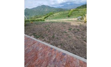 En Venta Casa Campestre con Piscina 1.520 m2, La Mesa Cund.