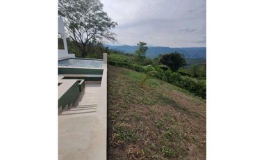 En Venta Casa Campestre con Piscina 1.520 m2, La Mesa Cund.