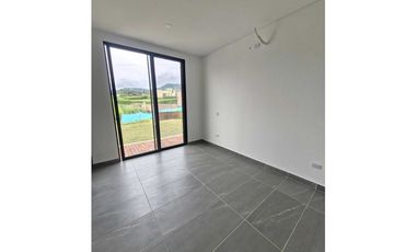 En Venta Casa Campestre con Piscina 1.520 m2, La Mesa Cund.