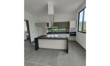 En Venta Casa Campestre con Piscina 1.520 m2, La Mesa Cund.