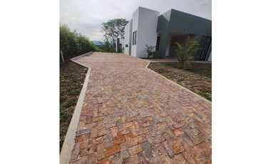 En Venta Casa Campestre con Piscina 1.520 m2, La Mesa Cund.