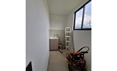 En Venta Casa Campestre con Piscina Privada 2.000 m2, La Mesa Cund.