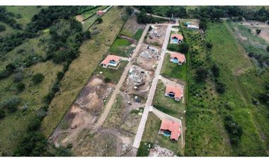 En Venta Casa Campestre con Piscina Privada 2.000 m2, La Mesa Cund.