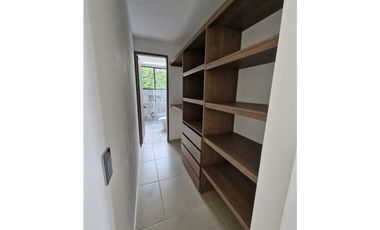En Venta Casa Campestre con Piscina Privada 2.000 m2, La Mesa Cund.