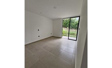 En Venta Casa Campestre con Piscina Privada 2.000 m2, La Mesa Cund.