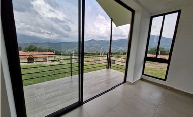 En Venta Casa Campestre con Piscina Privada 2.000 m2, La Mesa Cund.