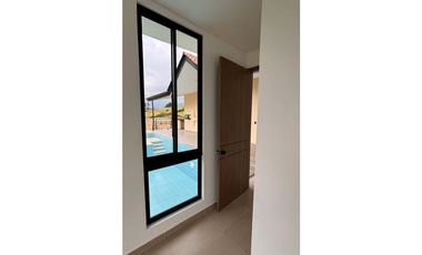 En Venta Casa Campestre con Piscina Privada 2.000 m2, La Mesa Cund.