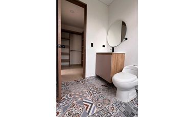 En Venta Casa Campestre con Piscina Privada 2.000 m2, La Mesa Cund.