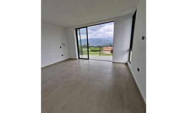 En Venta Casa Campestre con Piscina Privada 2.000 m2, La Mesa Cund.