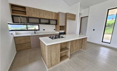 En Venta Casa Campestre con Piscina Privada 2.000 m2, La Mesa Cund.