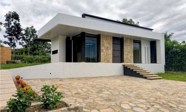En Venta Casa Campestre en Conjunto Cerrado 800 m2, La Mesa Cund.