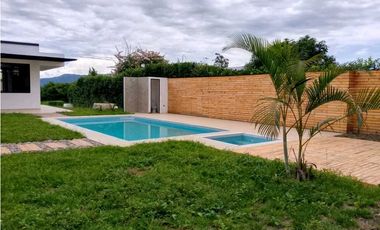 En Venta Casa Campestre en Conjunto Cerrado 800 m2, La Mesa Cund.