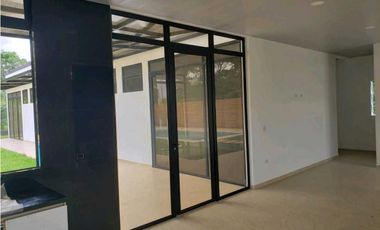 En Venta Casa Campestre en Conjunto Cerrado 800 m2, La Mesa Cund.