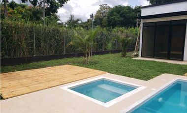En Venta Casa Campestre en Conjunto Cerrado 800 m2, La Mesa Cund.