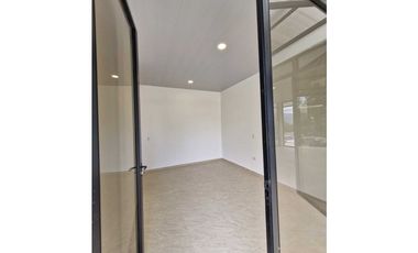 En Venta Casa Campestre en Conjunto Cerrado 800 m2, La Mesa Cund.