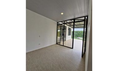 En Venta Casa Campestre en Conjunto Cerrado 800 m2, La Mesa Cund.