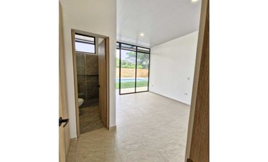En Venta Casa Campestre en Conjunto Cerrado 800 m2, La Mesa Cund.