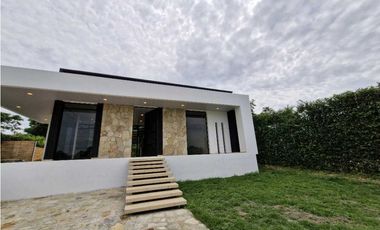 En Venta Casa Campestre en Conjunto Cerrado 800 m2, La Mesa Cund.