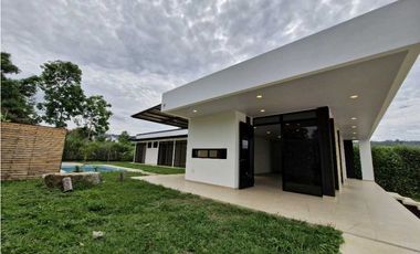 En Venta Casa Campestre en Conjunto Cerrado 800 m2, La Mesa Cund.