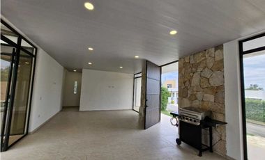 En Venta Casa Campestre en Conjunto Cerrado 800 m2, La Mesa Cund.