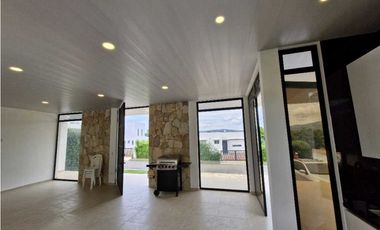 En Venta Casa Campestre en Conjunto Cerrado 800 m2, La Mesa Cund.