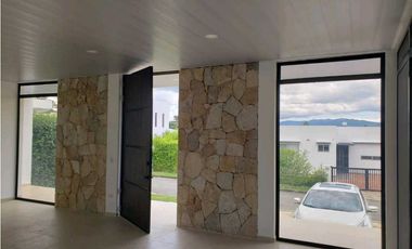 En Venta Casa Campestre en Conjunto Cerrado 800 m2, La Mesa Cund.