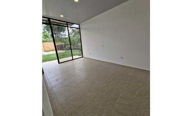En Venta Casa Campestre en Conjunto Cerrado 800 m2, La Mesa Cund.